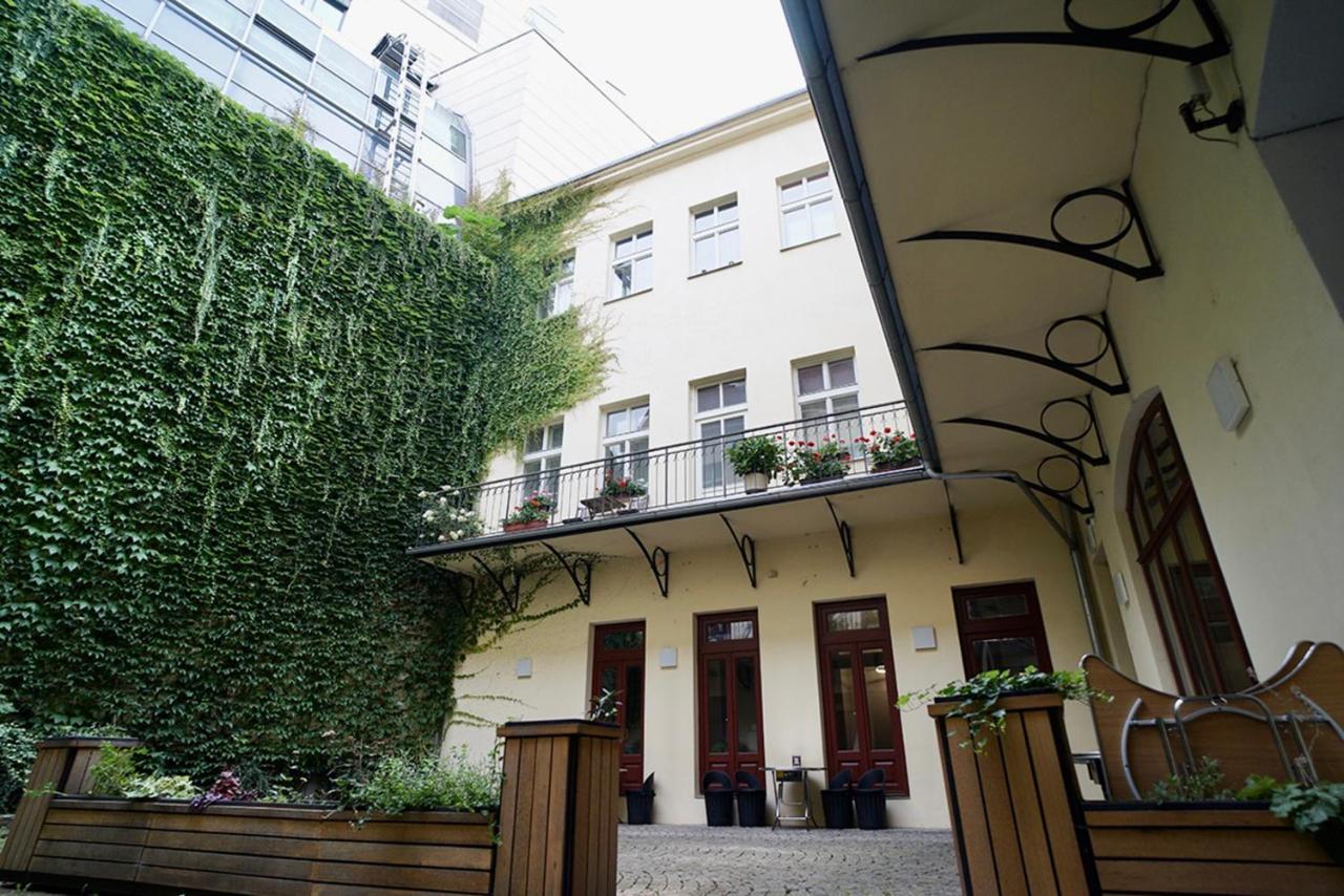Truhlarska 4 * Praha